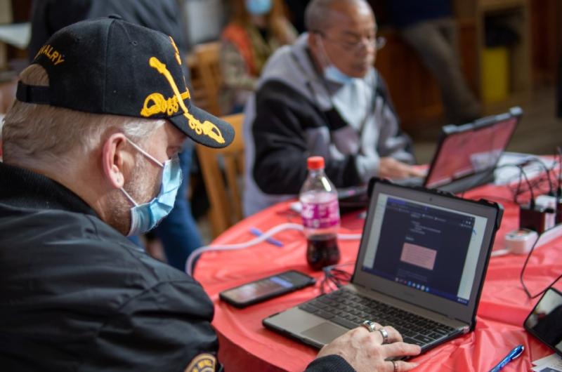 veterans at computers